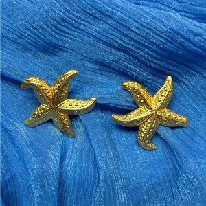 Vintage Avon Gold Tone Starfish Earrings 1987 Coastal Beach Retro